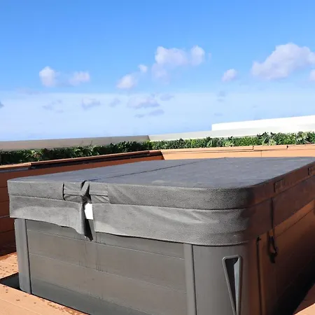Solea - 2br Penthouse With Rooftop Jacuzzi & Bbq *