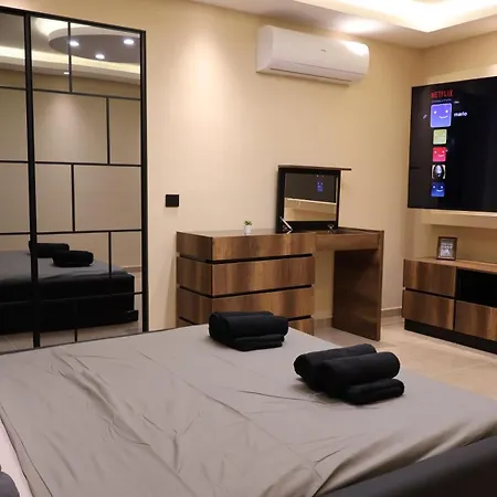 Solea - 2br Penthouse With Rooftop Jacuzzi & Bbq 아파트 *
