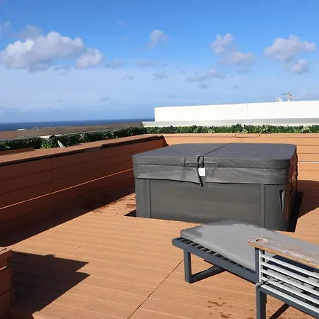 Solea - 2br Penthouse With Rooftop Jacuzzi & Bbq *