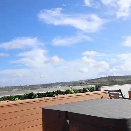 Solea - 2br Penthouse With Rooftop Jacuzzi & Bbq 아파트