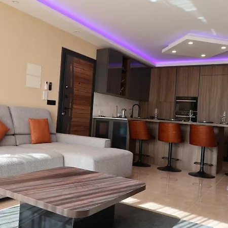 Solea - 2br Penthouse With Rooftop Jacuzzi & Bbq *