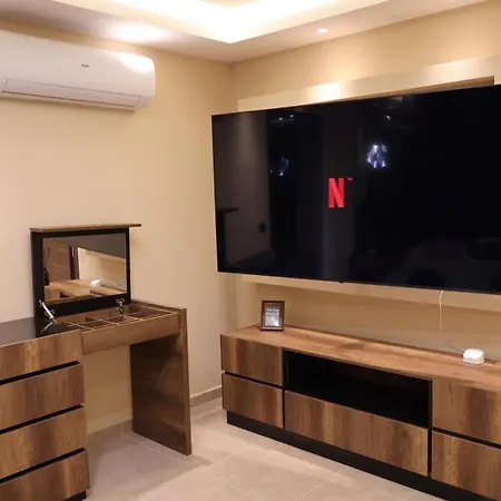Solea - 2br Penthouse With Rooftop Jacuzzi & Bbq 아파트