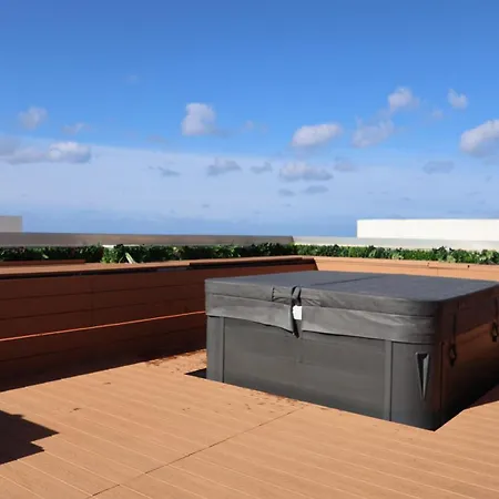 Solea - 2br Penthouse With Rooftop Jacuzzi & Bbq 아파트